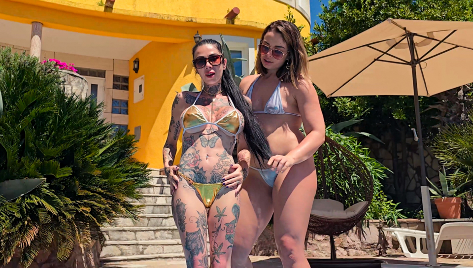 SOPHIA & MEGAN Passionate Lesbian Fun